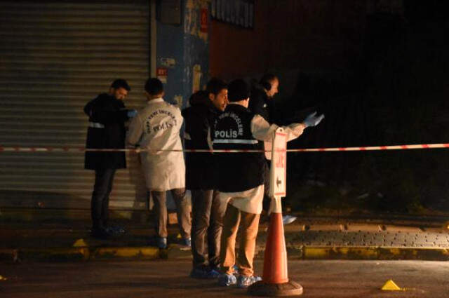 Bağcılar'da Otoparka Silahlı Saldırı 1 Ölü 3 Yaralı Bağcılar'da Otoparka Silahlı Saldırı: 1 Ölü, 3 Yaralı