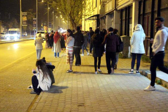Bolu'da Gece Yarısı Korkutan Deprem! Vatandaşlar Sokağa Döküldü