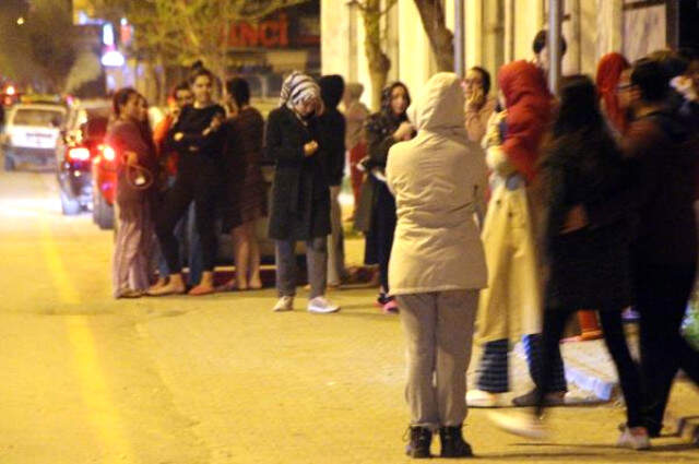 Bolu'da Gece Yarısı Korkutan Deprem! Vatandaşlar Sokağa Döküldü