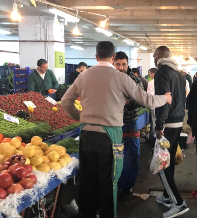 Beşiktaşlı Atiba, Semt Pazarına Alışverişe Çıktı