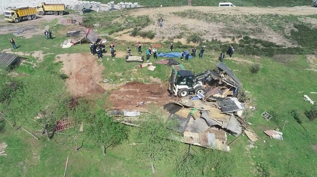 Küçük Kızların İstismar Edildiği Dehşet Çiftliği Yıkıldı! O Anlar Drone ile Görüntülendi
