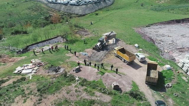 Küçük Kızların İstismar Edildiği Dehşet Çiftliği Yıkıldı! O Anlar Drone ile Görüntülendi