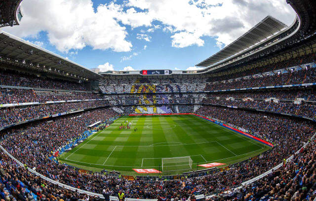 Real Madrid Taraftarları, Koreografiyi Ellerine Yüzlerine Bulaştırdı