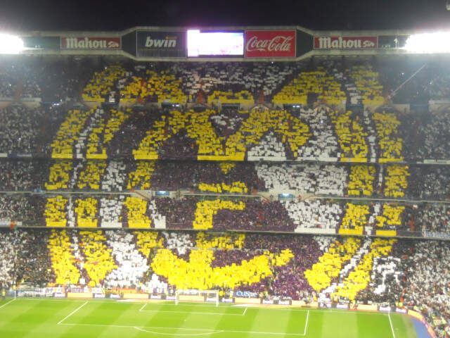 Real Madrid Taraftarları, Koreografiyi Ellerine Yüzlerine Bulaştırdı