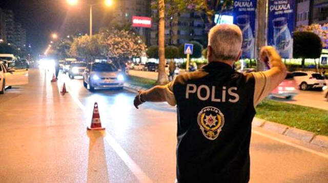 Samsun'da 409 Aranan Kişi Yakalandı Polis Samsun'da Suçlulara Göz Açtırmadı! Bir Ayda 409 Kaçak Yakalandı