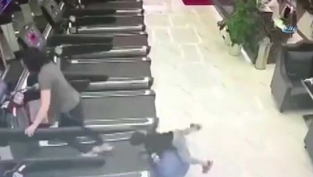 Spor Salonunda Görünmez Kaza! Küçük Çocuk Kolunu Koşu Bandına Kaptırdı