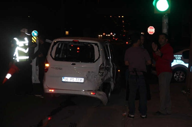 Ters Takla Atan Otomobilin Sürücüsü Kaza Yerinden Kaçtı