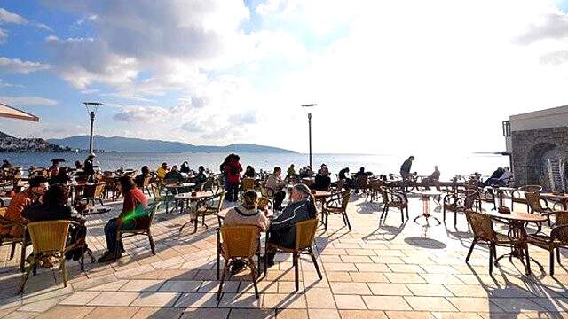 Yazlıkları Çıkarın! İstanbul'da Hava Çarşamba Günü 22 Derece Olacak Yazlıkları Çıkarın! İstanbul'da Hava Çarşamba Günü 22 Derece Olacak