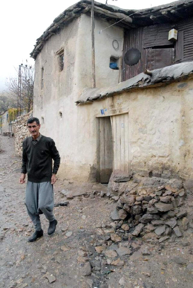 5 Çocuk Babası, Eşi Çocuklarını da Alıp Evi Terk Edince İntihar Etti 5 Çocuk Babası, Eşi Çocuklarını da Alıp Evi Terk Edince İntihar Etti
