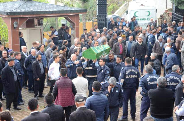 Annelerinin Öldürdüğü 2 Çocuğunu Toprağa Veren Babanın Feryadı: 'Sarıl' Diyordun Kızım, Sarıldım
