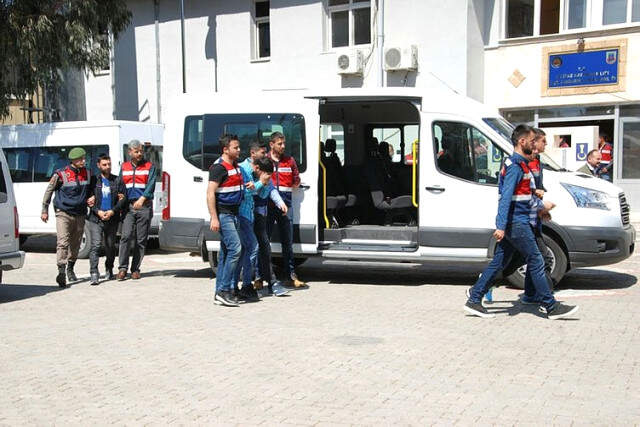 Büyük Vurgun! Ağır Hasarlı Araçları Hasarsız Gibi Gösterip 400 Kişiyi Dolandırdılar Büyük Vurgun! Ağır Hasarlı Araçları Hasarsız Gibi Gösterip 400 Kişiyi Dolandırdılar
