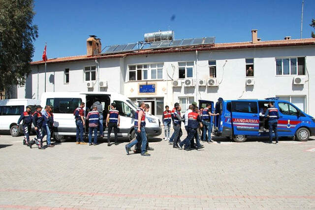 Büyük Vurgun! Ağır Hasarlı Araçları Hasarsız Gibi Gösterip 400 Kişiyi Dolandırdılar Büyük Vurgun! Ağır Hasarlı Araçları Hasarsız Gibi Gösterip 400 Kişiyi Dolandırdılar