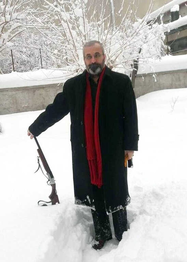 Polisi Arayıp ''İntihar Edeceğiz'' Dedi, Önce Arkadaşını Sonra Kendini Vurdu
