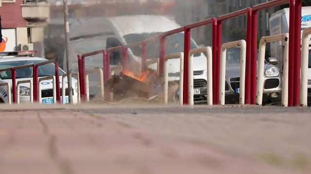 Vatandaşlar Yola Bırakılan Şüpheli Valizi Kameraya Çekmek İçin Birbiriyle Yarıştı