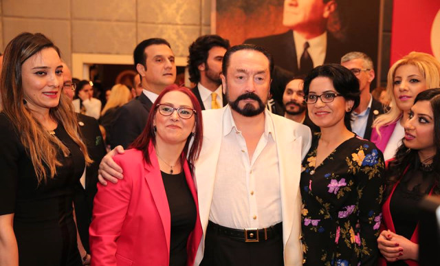 Adnan Oktar'ın Kedicikleri Atatürk Konulu Konferansa Katıldı