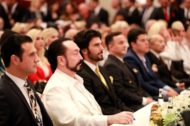 Adnan Oktar'ın Kedicikleri Atatürk Konulu Konferansa Katıldı