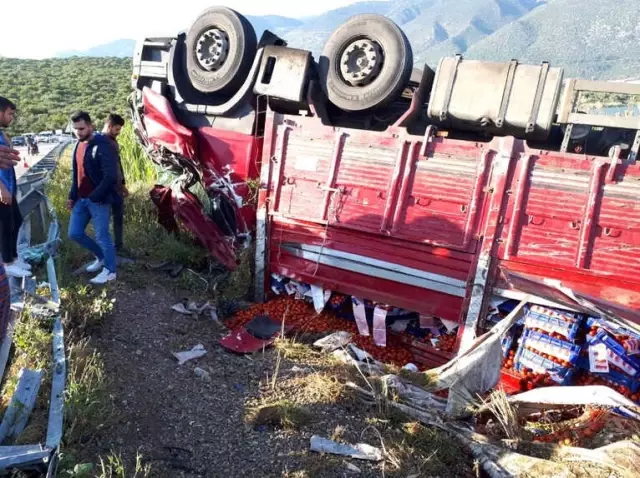 Öğrencilerin Otostopla Bindiği Kamyon Devrildi: 1 Ölü, 3 Yaralı