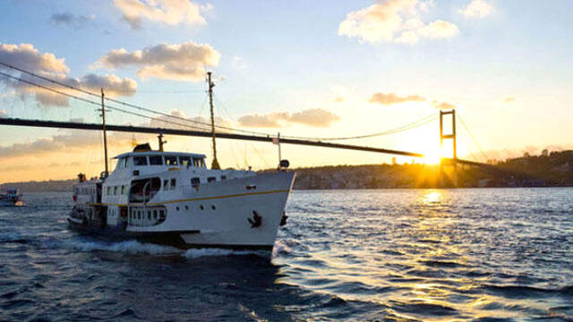 Meteoroloji Uyardı! İstanbul Güneşliyken 14 İle Sağanak Yağışlı Geçecek Meteoroloji Uyardı: İstanbul Güneşli, 14 İlde Sağanak Yağış Var