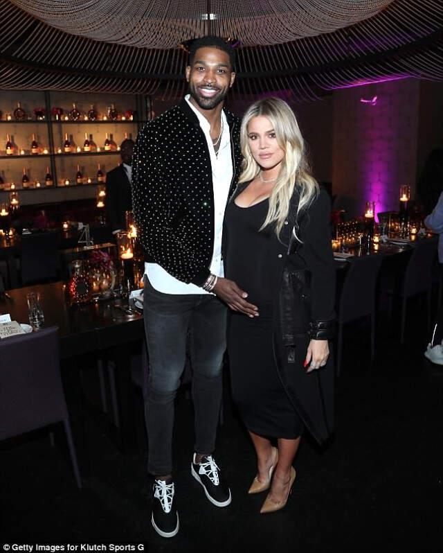 NBA Yıldızı, Hamile Sevgilisi Khloe Kardashian'ı Striptizci Güzellerle Aldattı