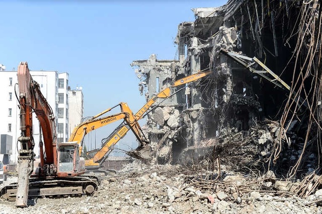 AKM Yıkımı Hızla Devam Ediyor! Çalışmalar İlk Kez İçeriden Görüntülendi