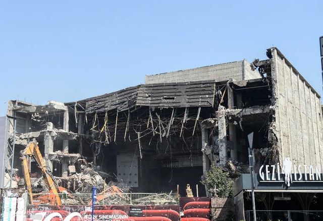 AKM Yıkımı Hızla Devam Ediyor! Çalışmalar İlk Kez İçeriden Görüntülendi