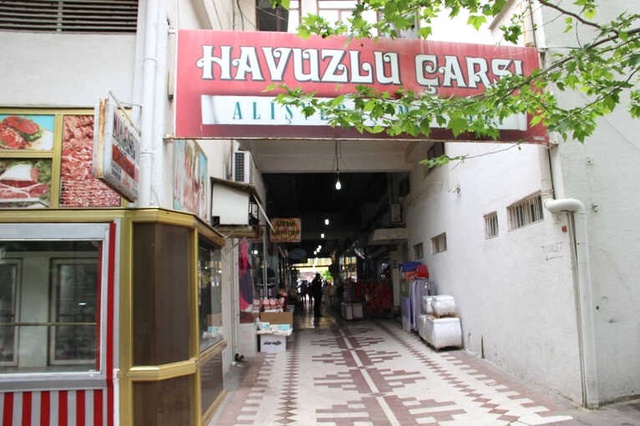 Peruk Takıp Göbek Ata Ata Dükkan Soyan Hırsız, Çıkmadan Önce de Büyük Tuvaletini Yaptı