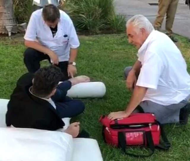 Ronaldo'nun Rövaşata Golünü Taklit Etmeye Çalışan Gazeteci, Bileğini Kırdı