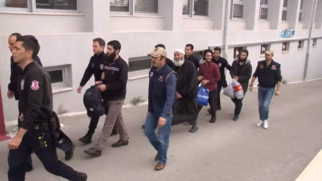 DEAŞ'ın İstihbaratçısı ve Celladı Yakalandı! Engelli Küçük Yeğenini Canlı Bomba Yapıp Patlatmış DEAŞ'ın İstihbaratçısı ve Celladı Yakalandı! Engelli Küçük Yeğenini Canlı Bomba Yapıp Patlatmış