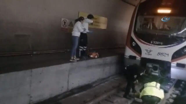 Marmaray'daki Panik Anları Kamerada Marmaray'da Raylara Düşerek Ölen Yolcunun Ardından İstasyondaki Panik Anları Kamerada