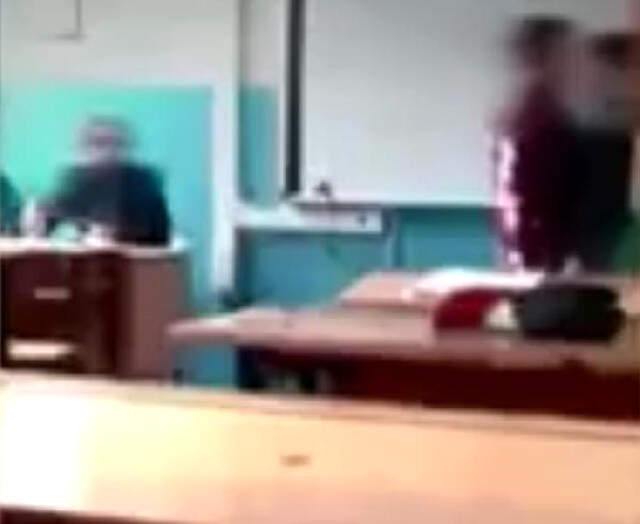 Sınıfta Öğrencilerini Kavga Ettirdiği Görüntüler Ortaya Çıktı, Matematik Öğretmeni Açığa Alındı