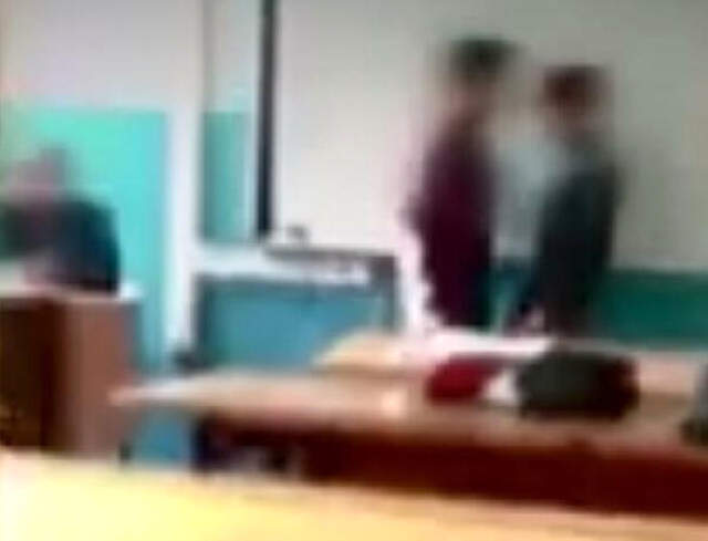 Sınıfta Öğrencilerini <a class='keyword-sd' href='/kavga/' title='Kavga'>Kavga</a> Ettirdiği Görüntüler Ortaya Çıktı, Matematik Öğretmeni Açığa Alındı