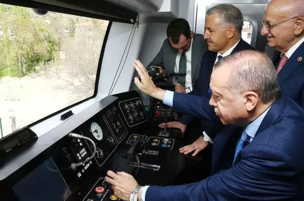 Başkentray Açılışında Makinist Koltuğuna Oturan Erdoğan'ın 15 Temmuz Logolu Saati Dikkat Çekti