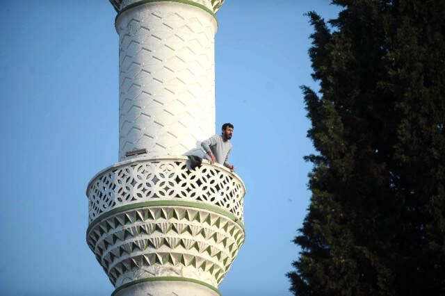 Bursa'da Minareden, Pompalı Tüfekle Ateş Açıp Tehdit Savuran Şüpheli Serbest Bırakıldı Bursa'da Minareden, Pompalı Tüfekle Ateş Açıp Tehdit Savuran Şüpheli Serbest Bırakıldı