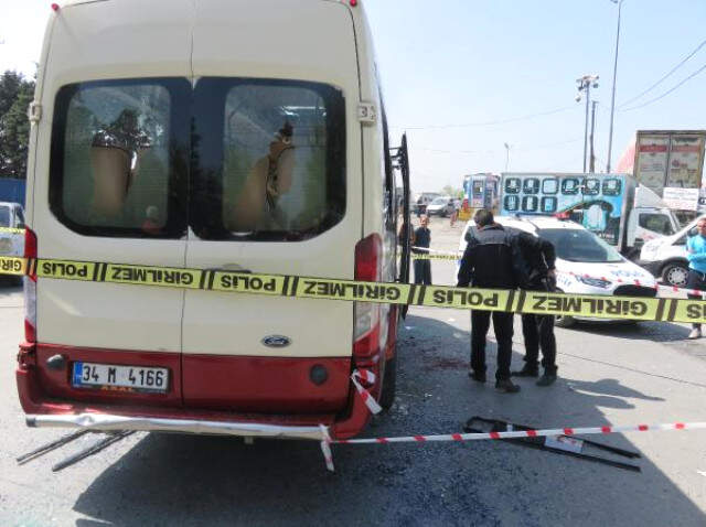 Şehir Eşkiyaları Dolmuşun Önünü Kesip Şoförü Dövdü