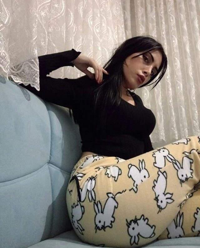 Trabzonlu Dilan Dere, Paylaşımlarıyla Sosyal Medyayı Sallıyor Trabzonlu Dilan Dere, Paylaşımlarıyla Sosyal Medyayı Sallıyor