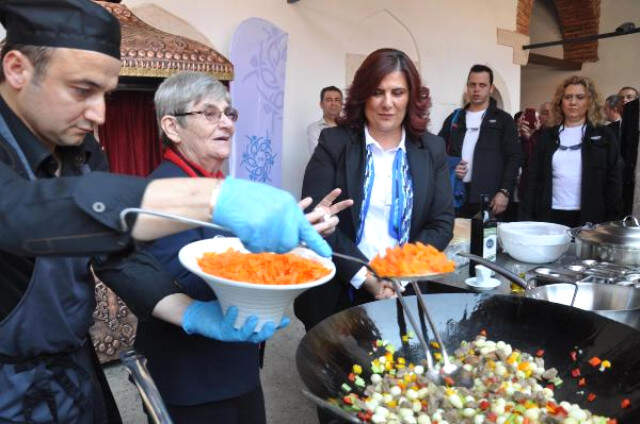 Canan Karatay Zeytinyağı İçti, 