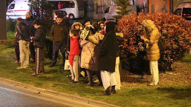 Yangın Anı Kamerada! Bahçelievler'deki Yangın Mahalleliyi Sokağa Döktü