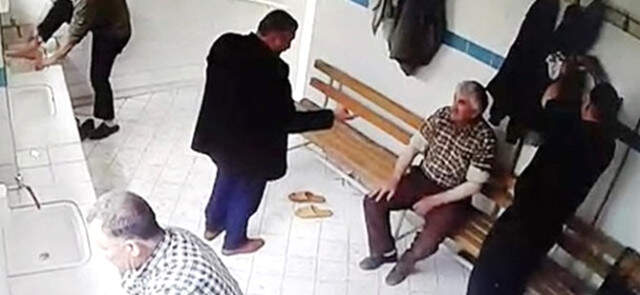 Cami'de Hırsızlık Yaparken Görüntülenmişti, Pişman Olup Çaldığı Parayı İade Etti Camide Yankesicilik Yaparken Görüntülenen Hırsız, Pişman Olup Çaldığı Parayı İade Etti