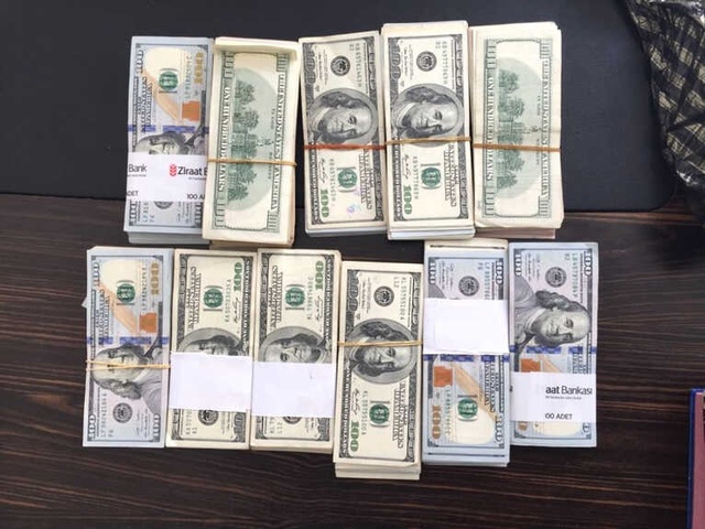 FETÖ'cünün Evinde 90 Bin Dolar Para Çıktı! Örgüt İçin Yeniden Öğrenci Hazırlıyorlarmış