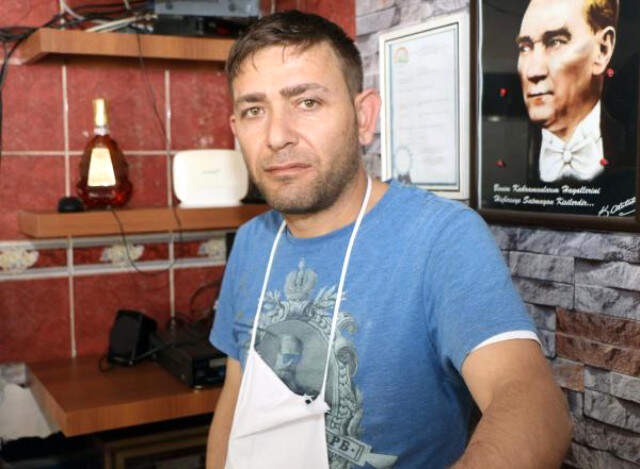 Garson Diye İşe Aldığı Genç Suç Makinesi Çıktı, Hırsızlık Anları Kameraya Yansıdı Garson Diye İşe Aldığı Genç, İş Yerini Soydu, Hırsızlık Anları Kameraya Yansıdı