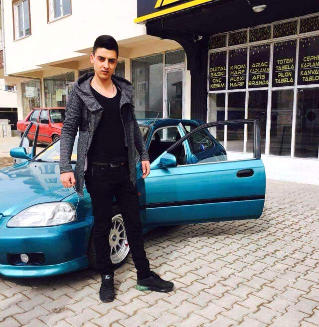 Korkunç Kazada Ölen 5 Gençten 3'üne Veda! Tabutları Yan Yana Konuldu