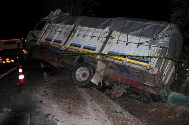 Nevşehir'de Katliam Gibi Kaza! Kamyonet ile Otomobil Çarpıştı: 5 Ölü, 4 Yaralı