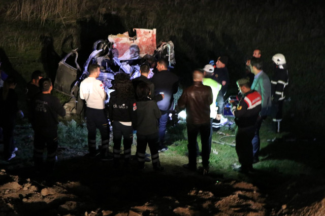 Nevşehir'de Katliam Gibi Kaza! Kamyonet ile Otomobil Çarpıştı: 5 Ölü, 4 Yaralı