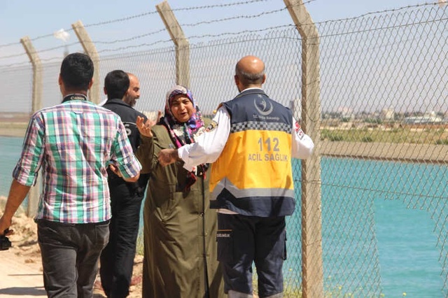 Şanlıurfa'da Sulama Kanalına Düşen 2 Kuzenden Biri Kurtarıldı, Diğeri Akıntıda Kayboldu