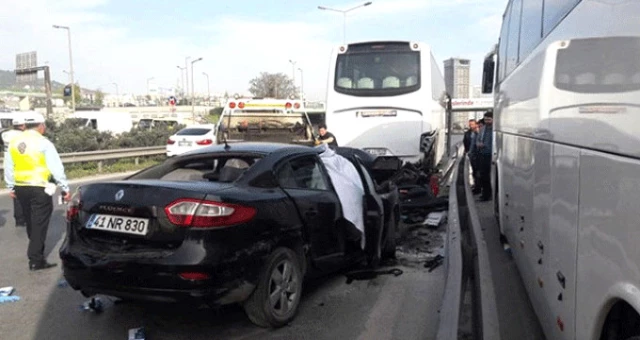 E-5'te Otomobil Tur Otobüsüne Çarpmıştı! 4 Kişinin Öldüğü Feci Kaza Kameraya Yansıdı