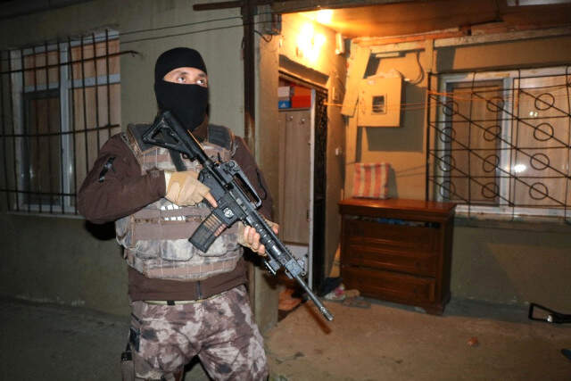 Çekmeköy'de Operasyon! 1 Ton Uyuşturucunun Firari Baronu Kıskıvrak Yakalandı