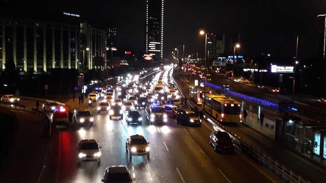 E-5 Karayoluna Giren Yaya Trafiği Birbirine Kattı: 4 Yaralı