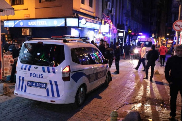 Kadıköy Barlar Sokağı'nda Çıkan Kavga Kanlı Bitti: 2 Yaralı