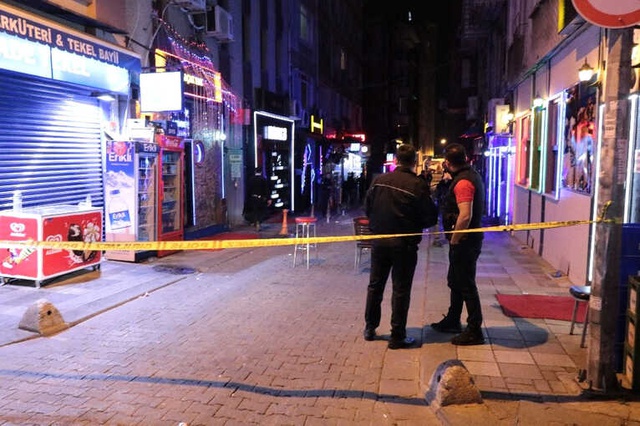 Kadıköy Barlar Sokağı'nda Çıkan Kavga Kanlı Bitti: 2 Yaralı