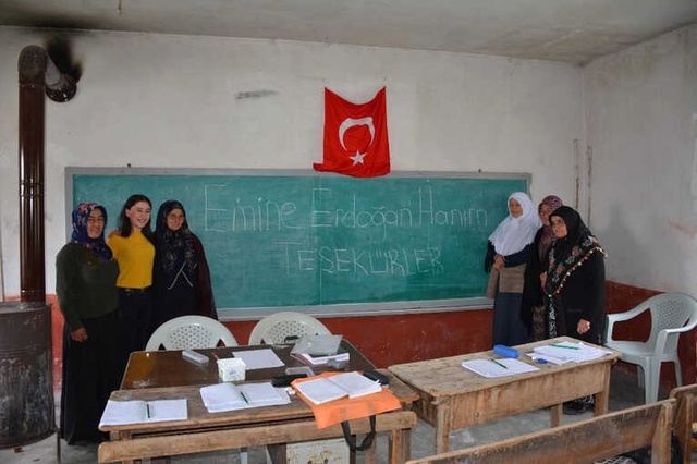 Milli Eğitim Müdürü, Öğretmen Köy Okuluna Gitsin Diye Makam Aracını Tahsis Etti